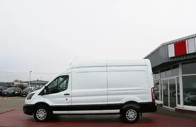 Używany Ford Transit Trend 131 KM (96 kW) 2024 Biały Minivan