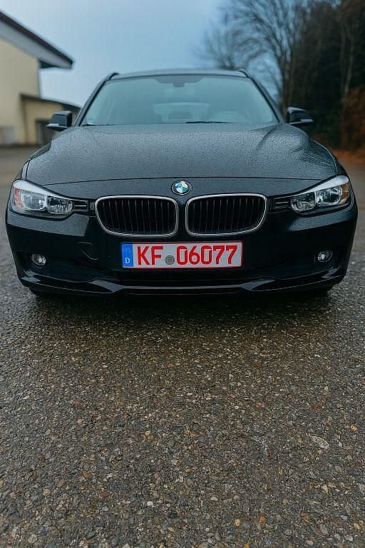 Schwarz Gebraucht 2014 BMW 316 Comfort Edition Kombi | 8.950 € (Fairer Preis) - Bild 1/4