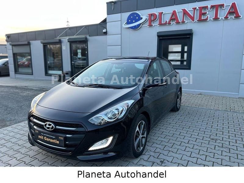 Gebraucht Hyundai i30 Trend 110 PS (80 kW) 2016 Schwarz Limousine
