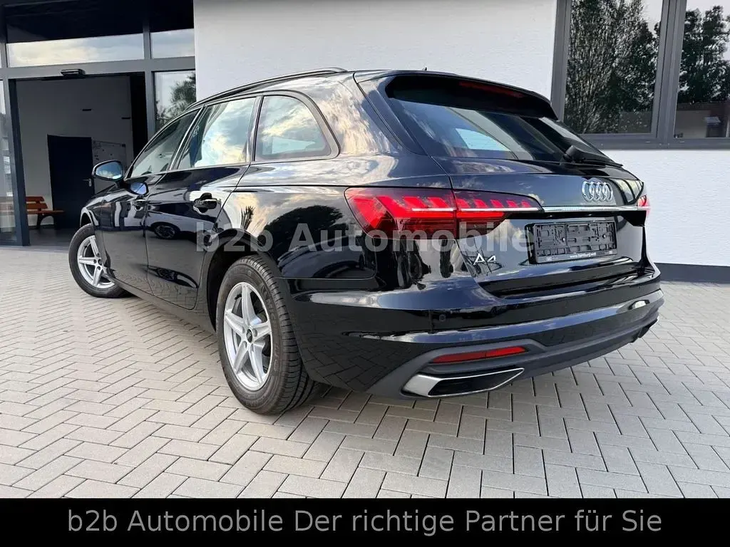Gebraucht Audi A4 Sport 163 PS (119 kW) 2024 Schwarz Kombi