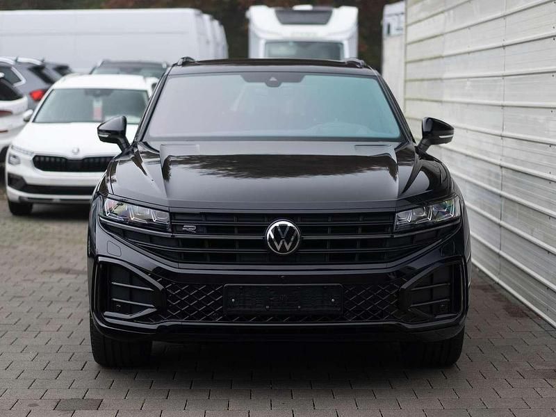 Gebraucht VW Touareg R-line 286 PS (210 kW) 2024 Grenadillschwarz meta... SUV