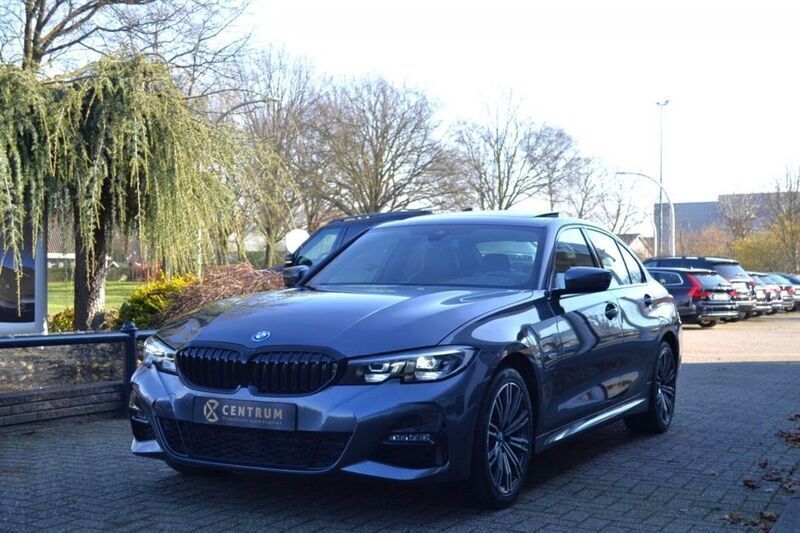 Grau Gebraucht 2022 BMW 320e M Sport Limousine | 29.750 € (Teuer) - Bild 1/4