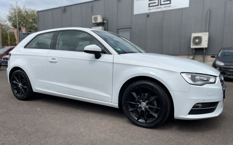 Weiß Gebraucht 2012 Audi A3 Ambiente Limousine | 10.400 € (Fairer Preis) - Bild 1/4