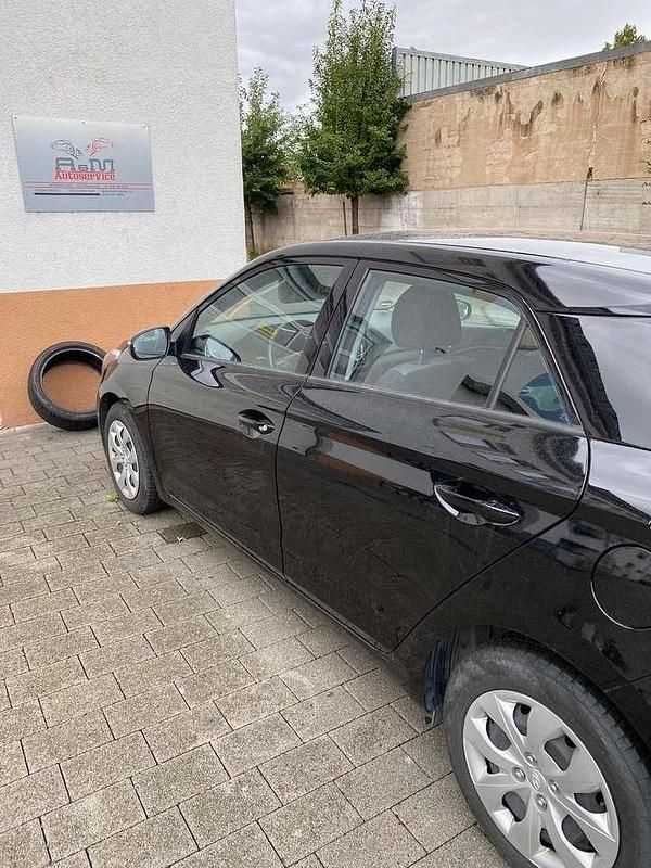 Gebraucht 2017 Hyundai i20 Classic Limousine | 8.000 € (Fairer Preis) - Bild 1/3