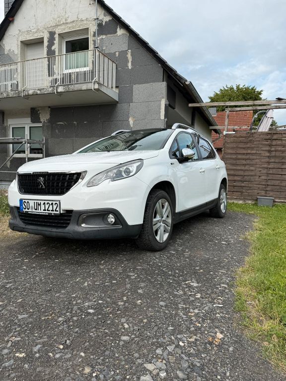 Weiß Gebraucht 2017 Peugeot 2008 Style SUV | 8.500 € (Fairer Preis) - Bild 1/4