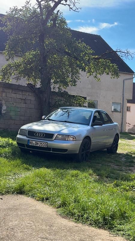 Silber Gebraucht 1998 Audi A4 Limousine | 1.800 € (Fairer Preis) - Bild 1/4