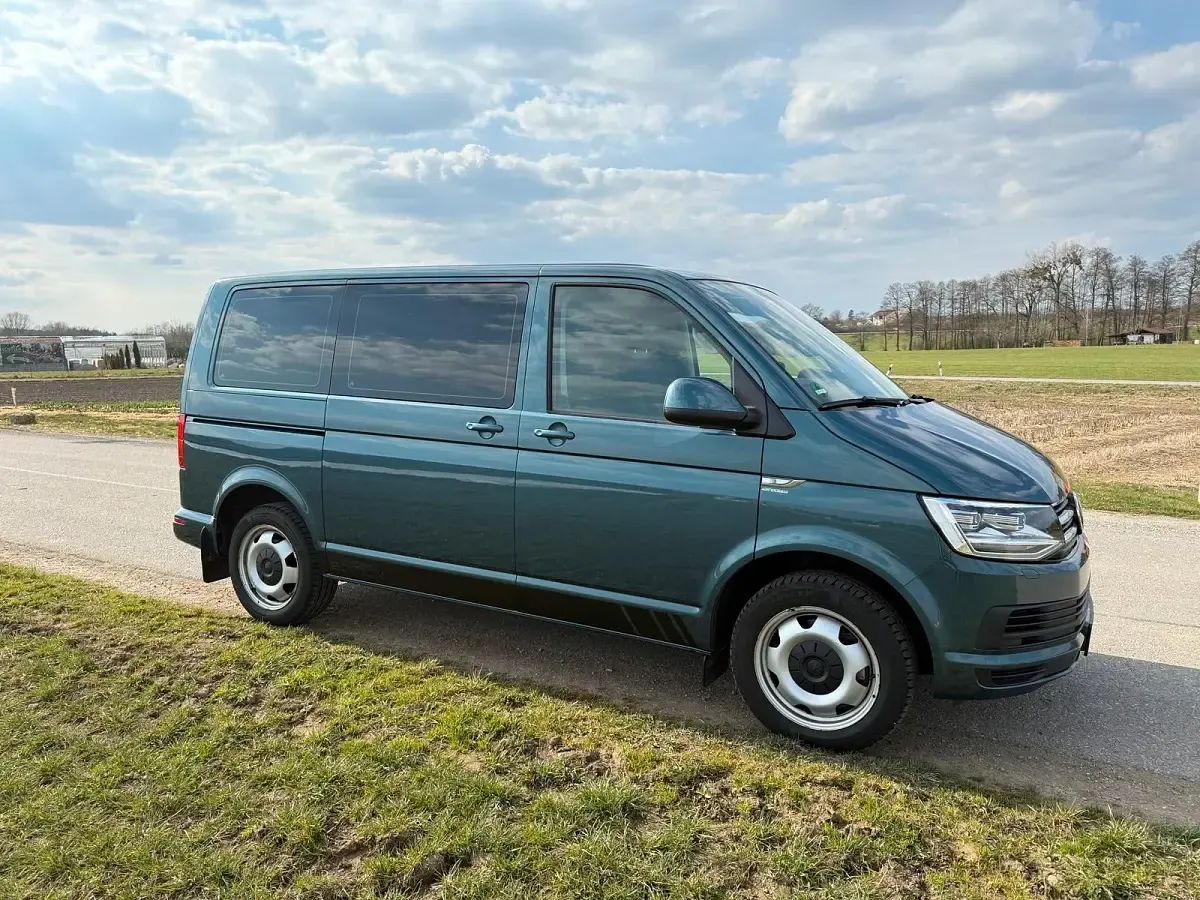 Gebraucht VW Multivan 204 PS (150 kW) 2018 Blau Van / Kleinbus