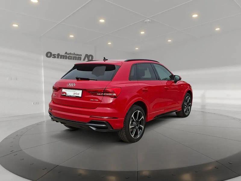 Gebraucht Audi Q3 Ambiente 150 PS (110 kW) 2022 Rot SUV