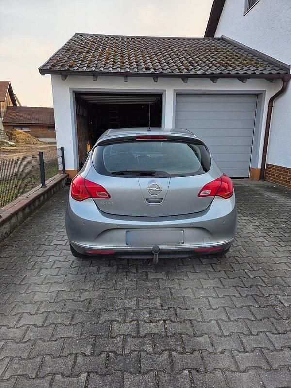 Gebraucht Opel Astra 119 PS (87 kW) 2012 Silber Kombi