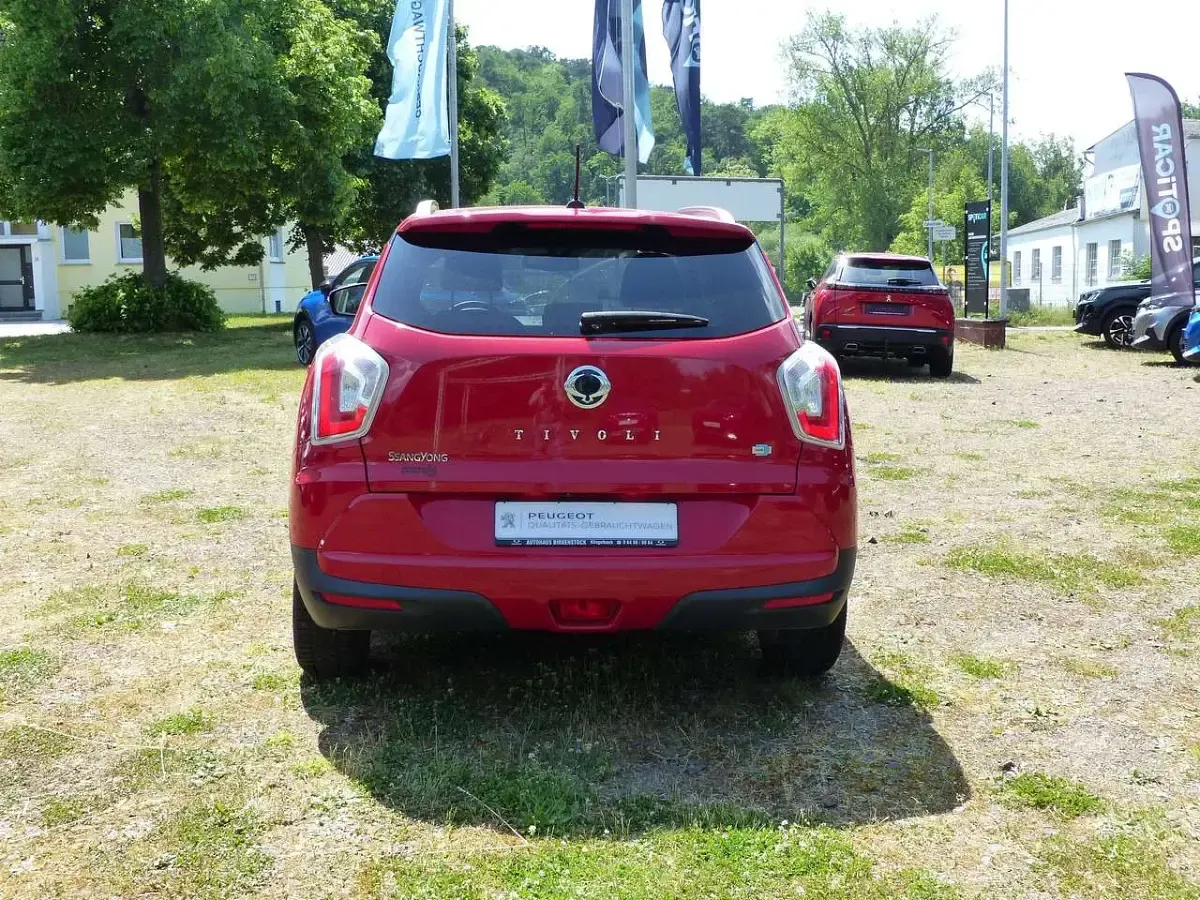 Gebraucht SsangYong Tivoli Sapphire 116 PS (85 kW) 2016 Flamingred (metallic) SUV