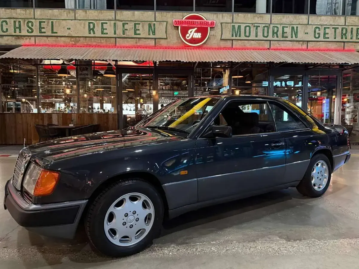 Gebraucht Mercedes 200 118 PS (86 kW) 1992 199 u blauschwarz metallic Coupé