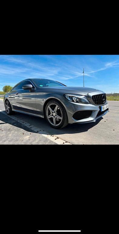 Grau Gebraucht 2016 Mercedes C180 Edition 1 Coupé | 15.490 € (Fairer Preis) - Bild 1/4
