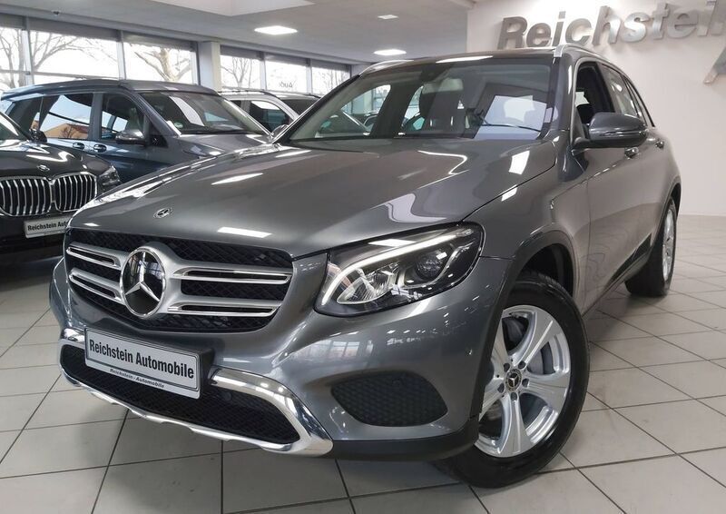 Selenitgrau Gebraucht 2017 Mercedes GLC250 SUV | 30.980 € (Fairer Preis) - Bild 1/4
