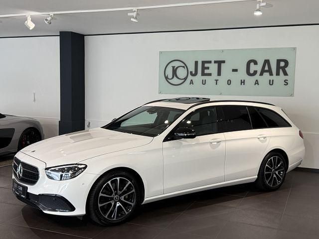 Weiß Gebraucht 2022 Mercedes E220 Avantgarde Kombi | 32.900 € (Guter Preis) - Bild 1/4