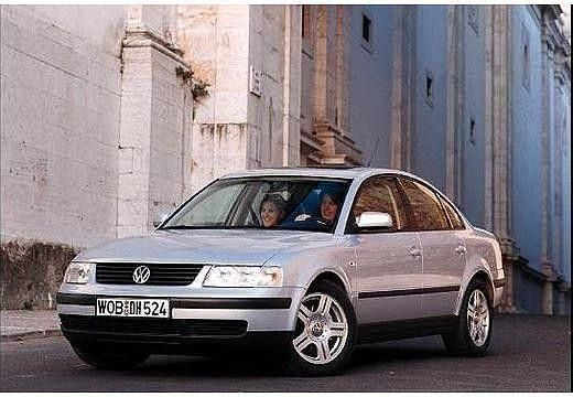 Usata VW Passat Comfortline 150 CV (110 kW) 2003 Argento Berlina