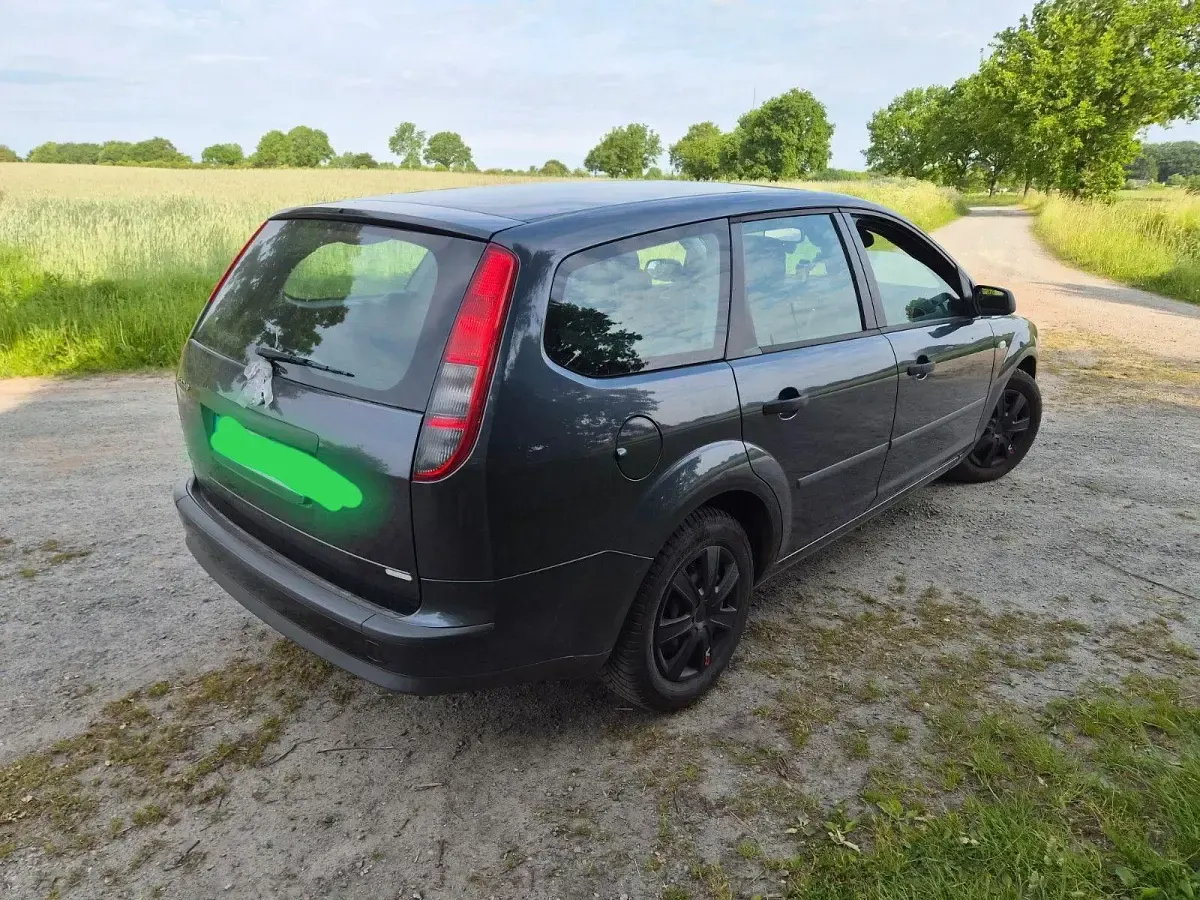 Gebraucht Ford Focus Trend 101 PS (74 kW) 2005 Blau Limousine