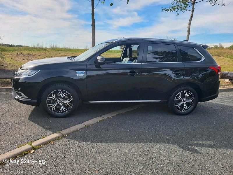 Andere farben Gebraucht 2019 Mitsubishi Outlander P-HEV Plus SUV | 20.500 € (Fairer Preis) - Bild 1/4
