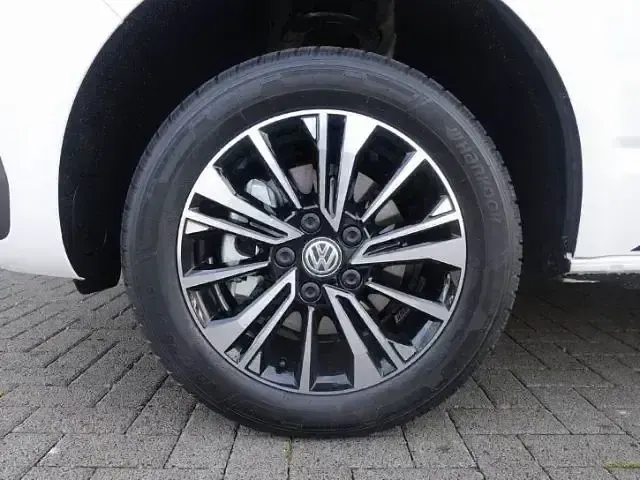 Używany VW Caravelle Edition 150 KM (110 kW) 2022 Biały Van