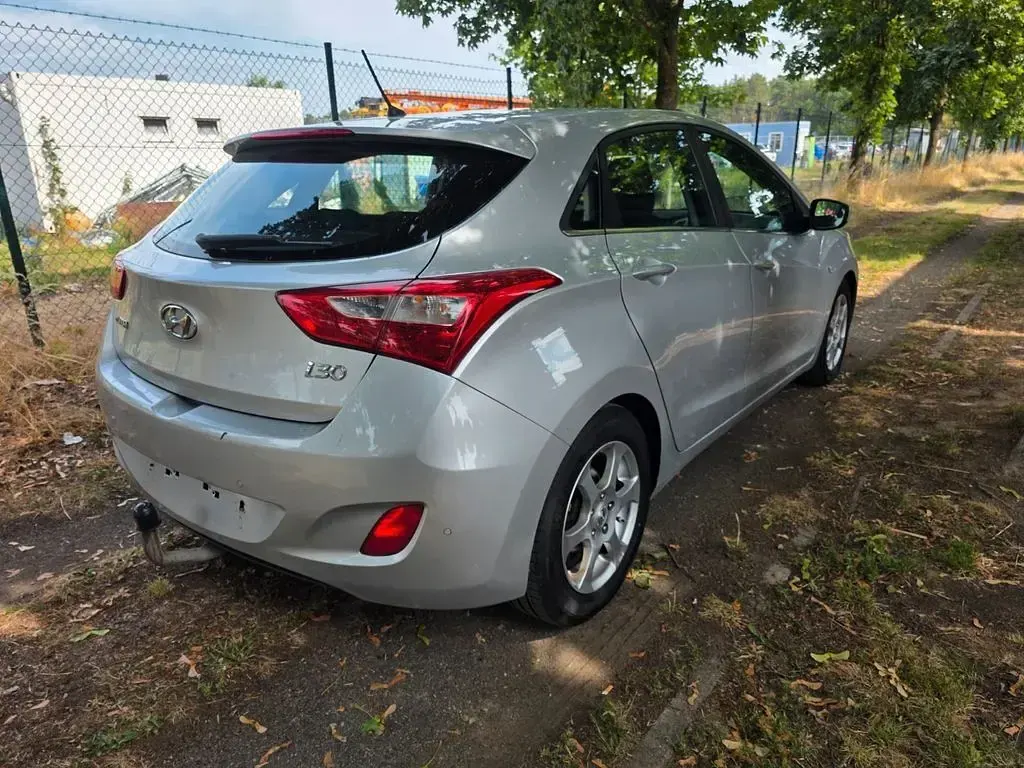 Gebraucht Hyundai i30 Passion Plus 110 PS (80 kW) 2016 Silber Limousine