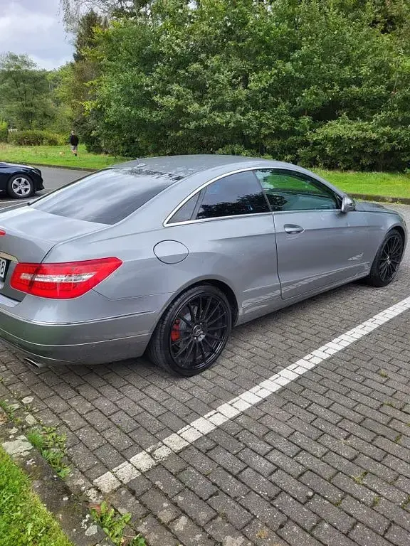 Używany Mercedes E350 Elegance 306 KM (225 kW) 2009 Szary Coupe