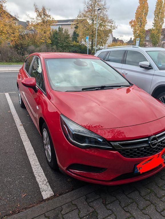 Rot Gebraucht 2018 Opel Astra Edition Limousine | 8.400 € (Guter Preis) - Bild 1/4