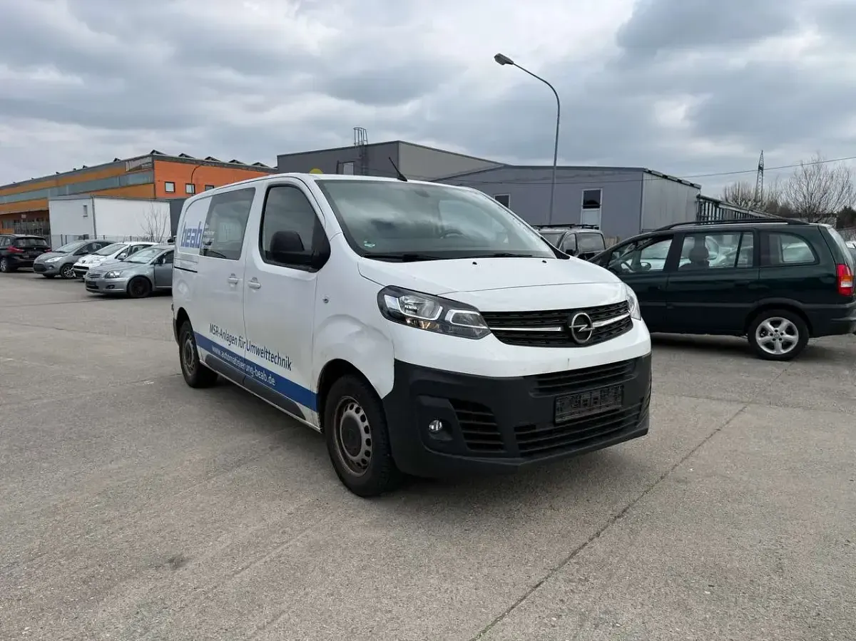 Gebraucht Opel Vivaro-e Combi Edition 122 PS (89 kW) 2019 Jade weiss/arktis weiss Van / Kleinbus