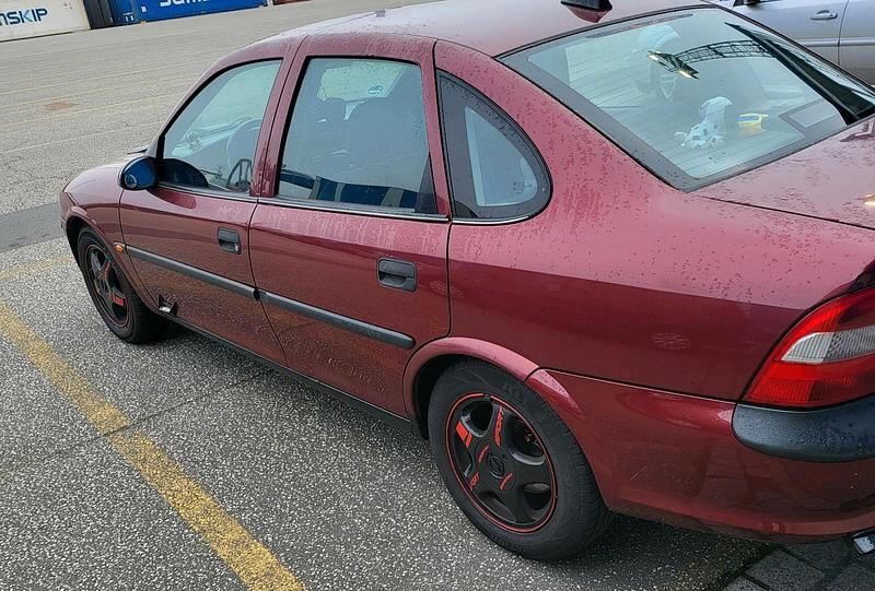 Gebraucht Opel Vectra 101 PS (74 kW) 1998 Rot Limousine