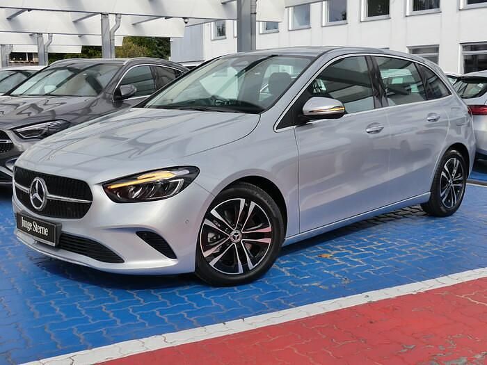 Metalliclack hightechsilber Gebraucht 2024 Mercedes B220 Progressive Van / Kleinbus | 35.390 € (Fairer Preis) - Bild 1/4