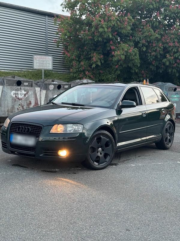 Grün Gebraucht 2005 Audi A3 Sportback Comfort Limousine | 2.500 € (Superpreis) - Bild 1/4