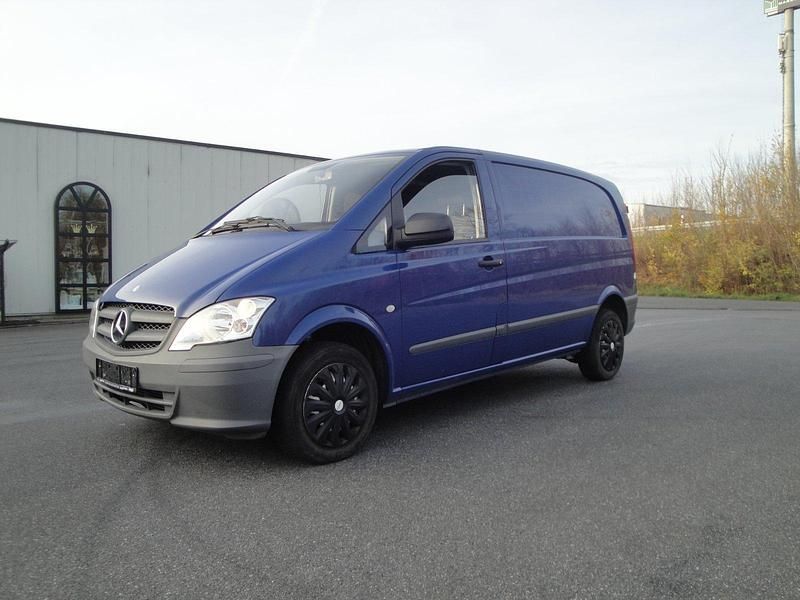 Blau Gebraucht 2013 Mercedes Vito Van / Kleinbus | 12.800 € - Bild 1/4