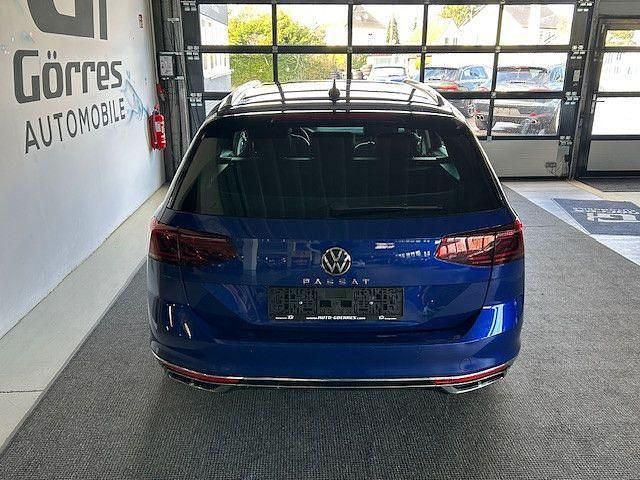 Gebraucht VW Passat Elegance 150 PS (110 kW) 2023 Blau Kombi