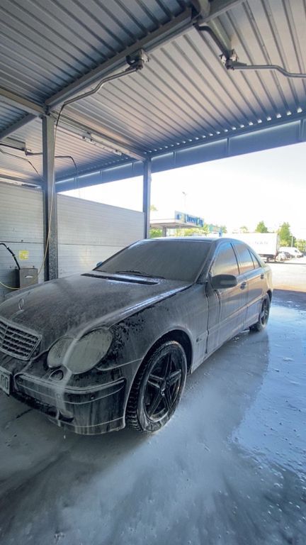 Schwarz Gebraucht 2001 Mercedes C240 Avantgarde Limousine | 1.850 € (Superpreis) - Bild 1/4