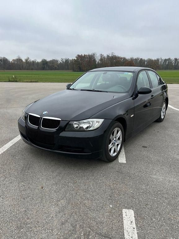 Schwarz Gebraucht 2006 BMW 320 Limousine | 2.500 € (Guter Preis) - Bild 1/4