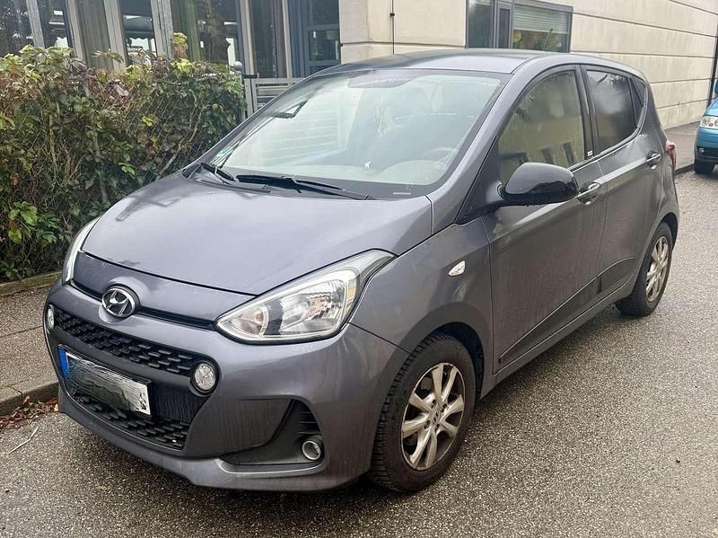 Grau Gebraucht 2018 Hyundai i10 Passion Kleinwagen | 6.990 € (Guter Preis) - Bild 1/4
