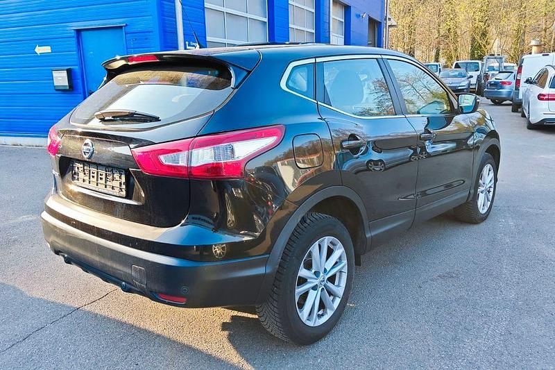 Gebraucht Nissan Qashqai Acenta 116 PS (85 kW) 2016 Schwarz SUV