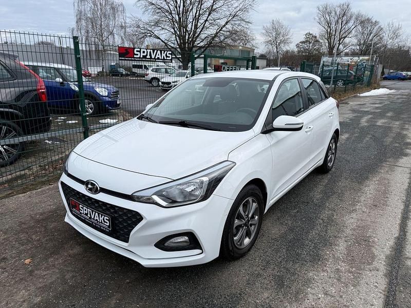 Gebraucht Hyundai i20 Select 75 PS (55 kW) 2019 Weiß Kleinwagen