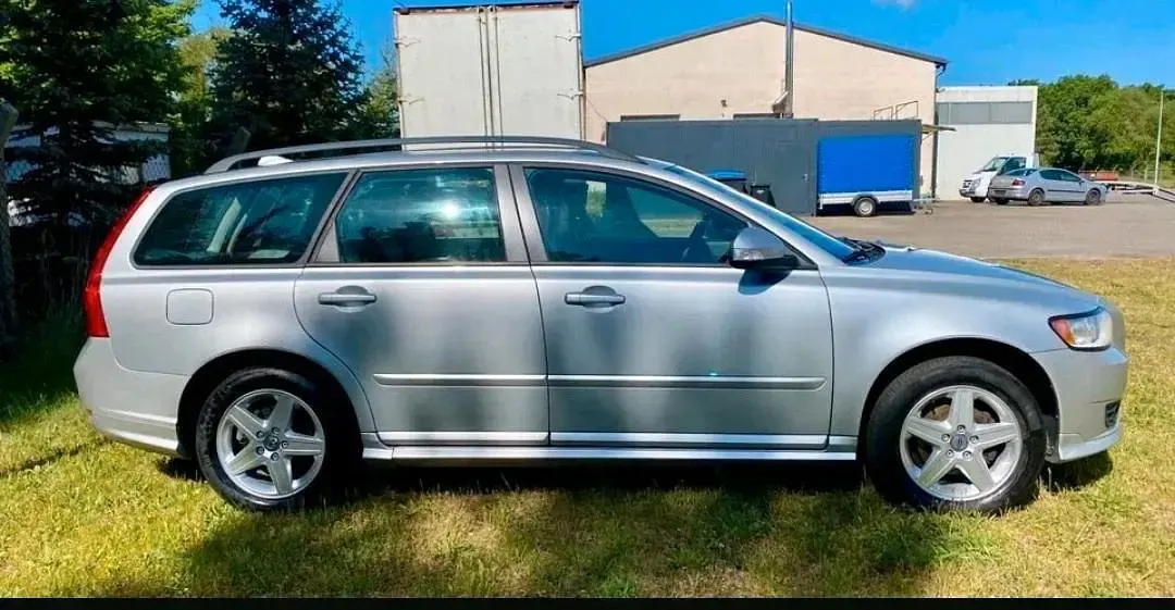 Gebraucht Volvo V50 R-Design 109 PS (80 kW) 2010 Silber Kombi