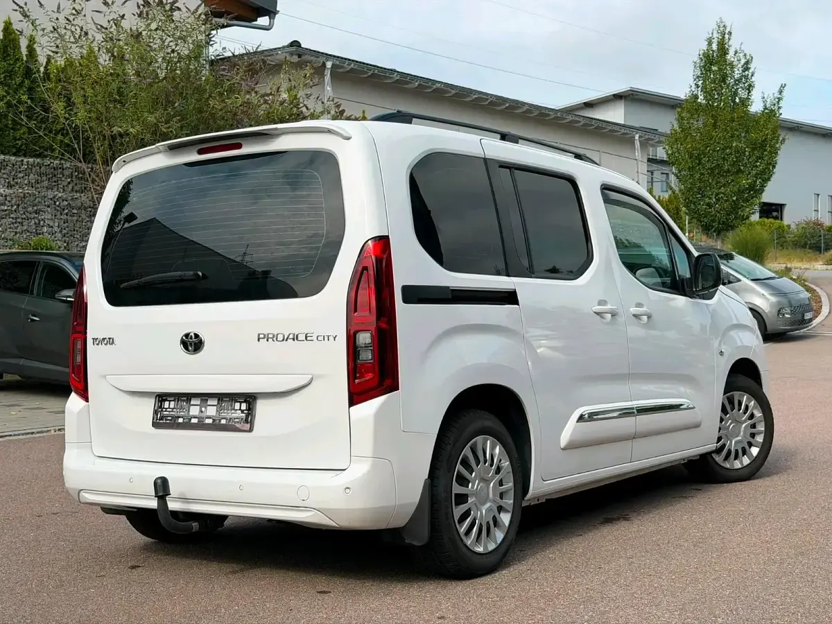 Gebraucht Toyota Proace Verso City 130 PS (95 kW) 2022 Weiß Kombi