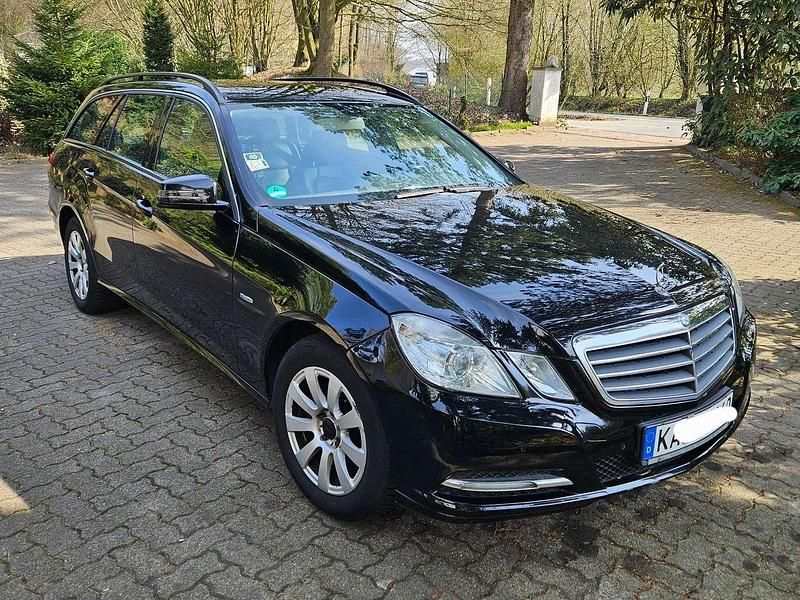 Gebraucht Mercedes E220 Elegance 170 PS (125 kW) 2011 Kombi
