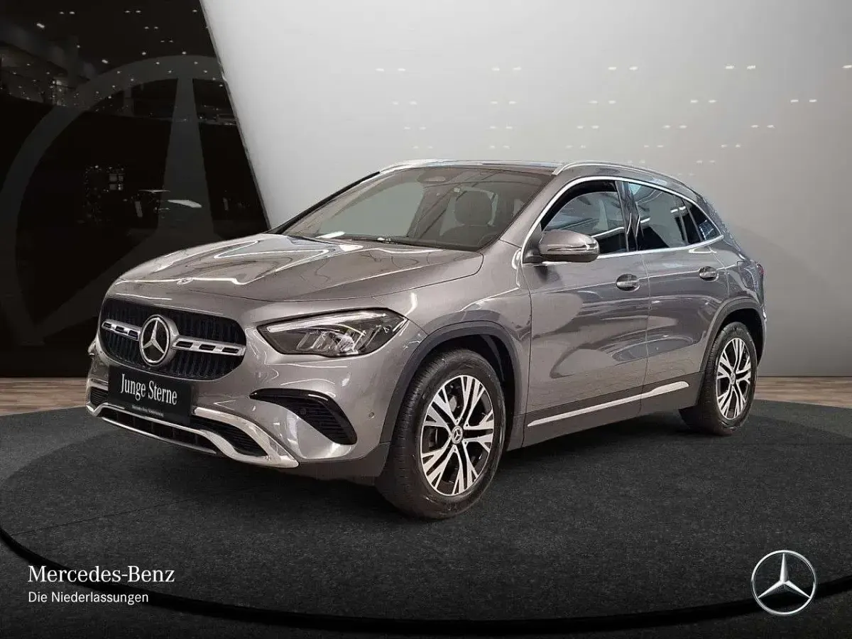 Gebraucht Mercedes GLA180 Advanced 136 PS (100 kW) 2025 Grau SUV