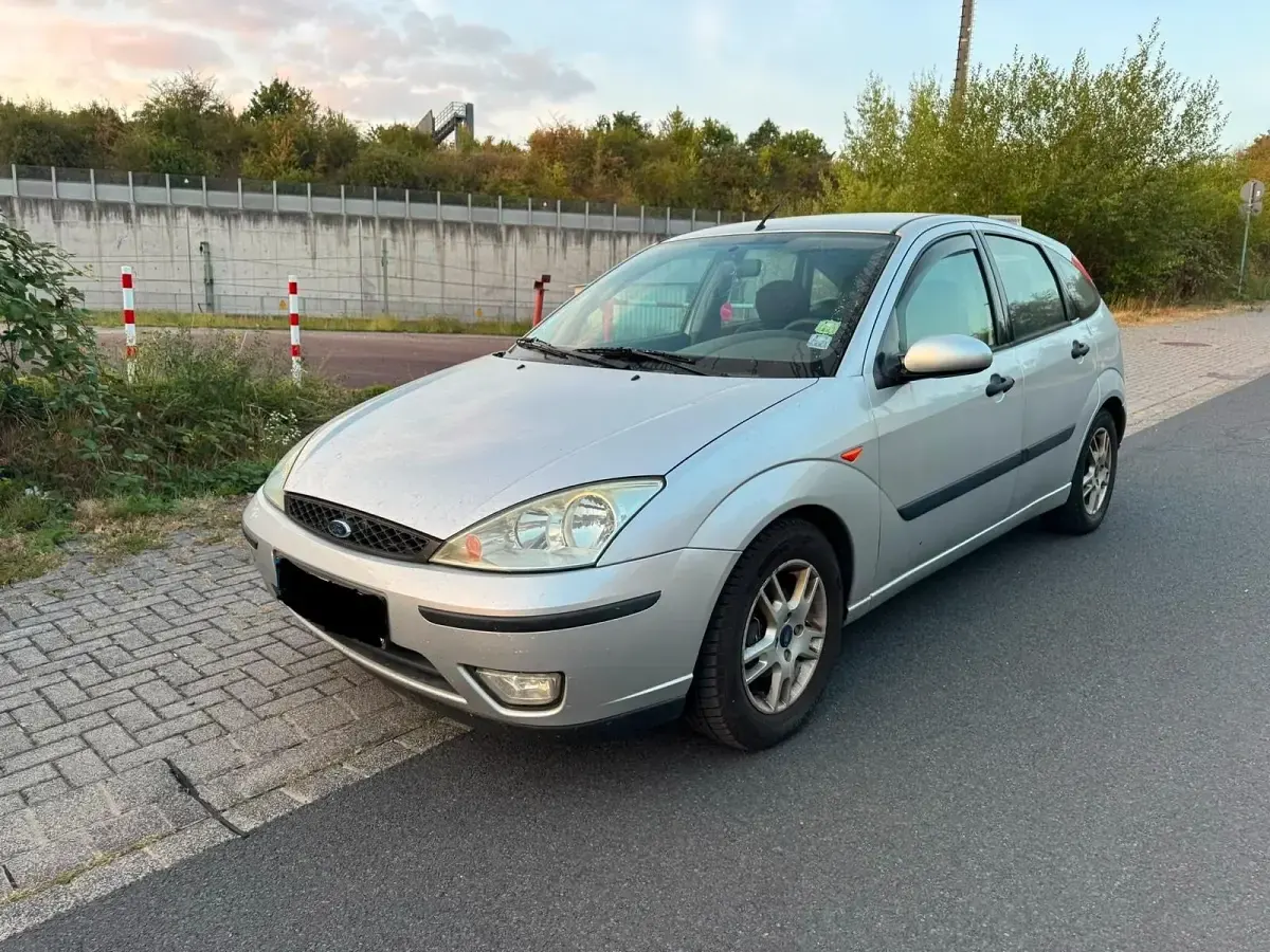 Gebraucht Ford Focus 101 PS (74 kW) 2004 Silber Limousine