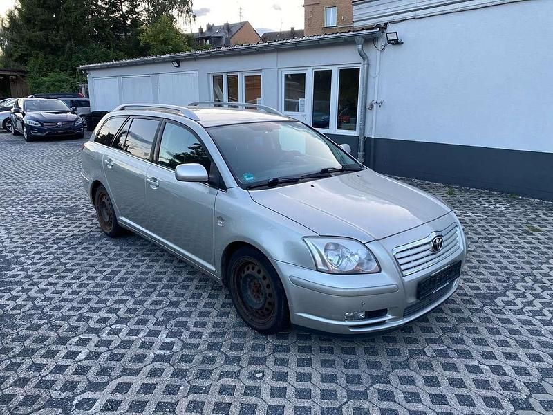 Grau Gebraucht 2004 Toyota Avensis Executive Kombi | 1.300 € (Guter Preis) - Bild 1/4