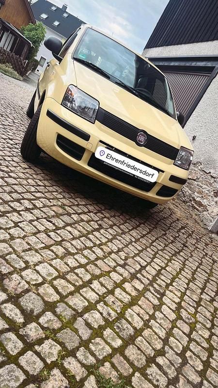 Gelb Gebraucht 2011 Fiat Panda Kleinwagen | 2.400 € (Fairer Preis) - Bild 1/4