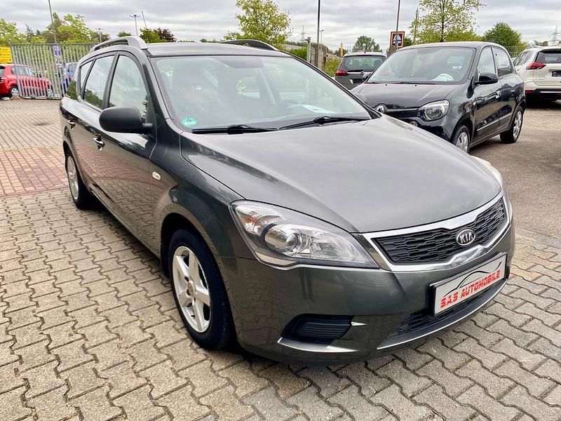 Silber Gebraucht 2011 Kia Ceed Sportswagon 2 Kombi | 4.200 € (Fairer Preis) - Bild 1/4