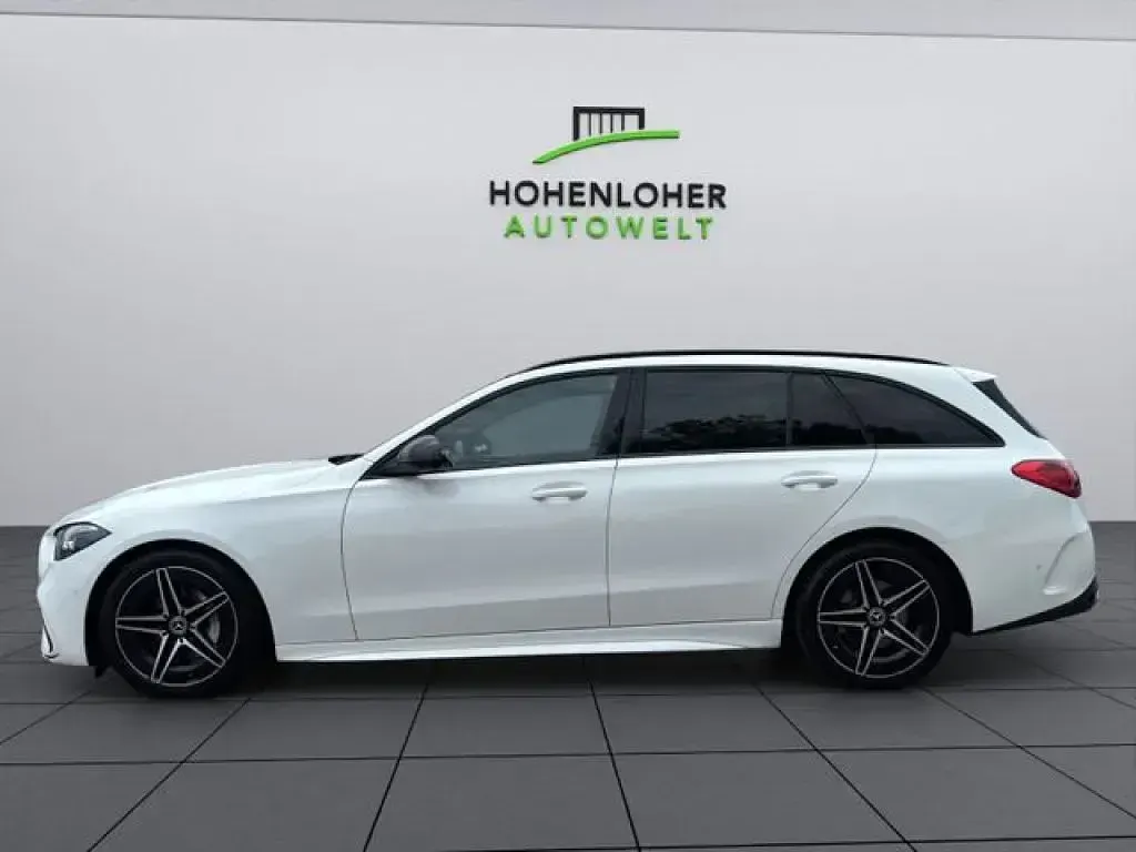 Gebraucht Mercedes 300 AMG 265 PS (194 kW) 2023 Polarweiss Kombi