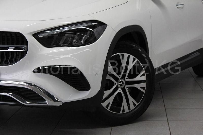 Polarweiß Gebraucht 2024 Mercedes GLA180 Progressive SUV | 35.900 € (Fairer Preis) - Bild 1/4