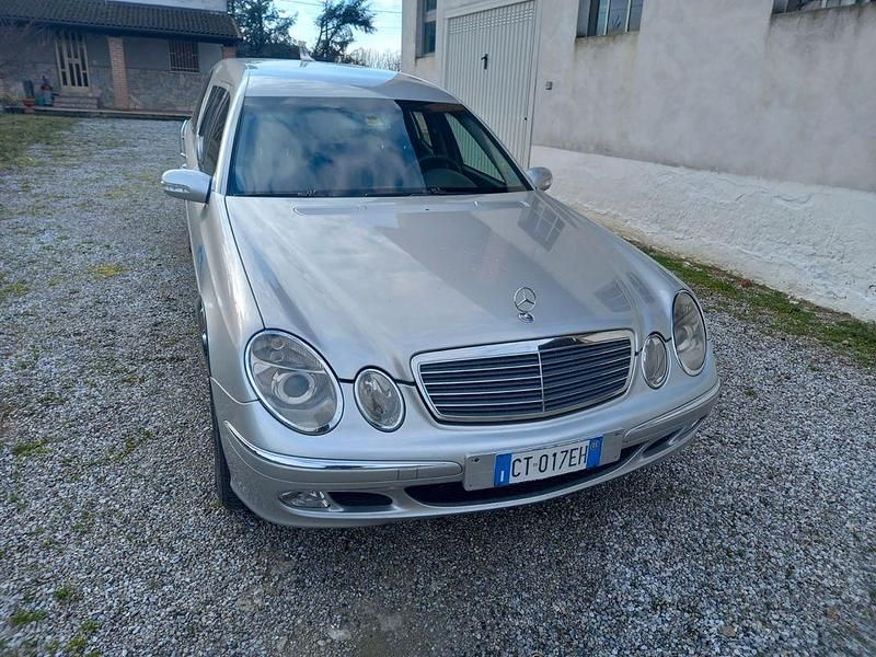 Gebraucht Mercedes E270 177 PS (130 kW) 2005 Silber Limousine