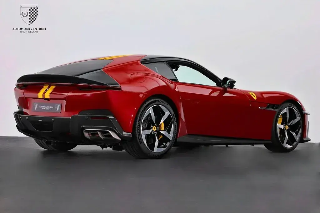 Neu Ferrari 12 Cilindri 829 PS (609 kW) 2025 Rot Coupé