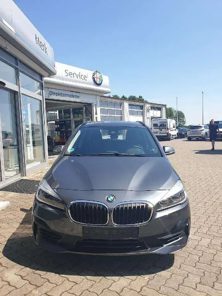 Gebraucht BMW 218 Advantage 150 PS (110 kW) 2021 Mineralgrau metallic Van / Kleinbus
