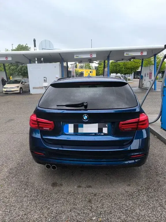 Używany BMW 320 Advantage 190 KM (139 kW) 2019 Niebieski Sedan/Limuzyna